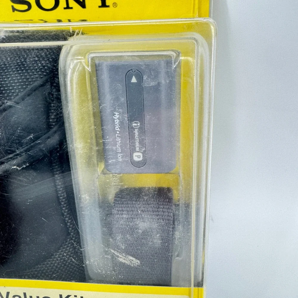 Sony ACC-FP71 Handycam Accessory Kit NP-FP71 Battery Case Strap New Damaged‎ Box